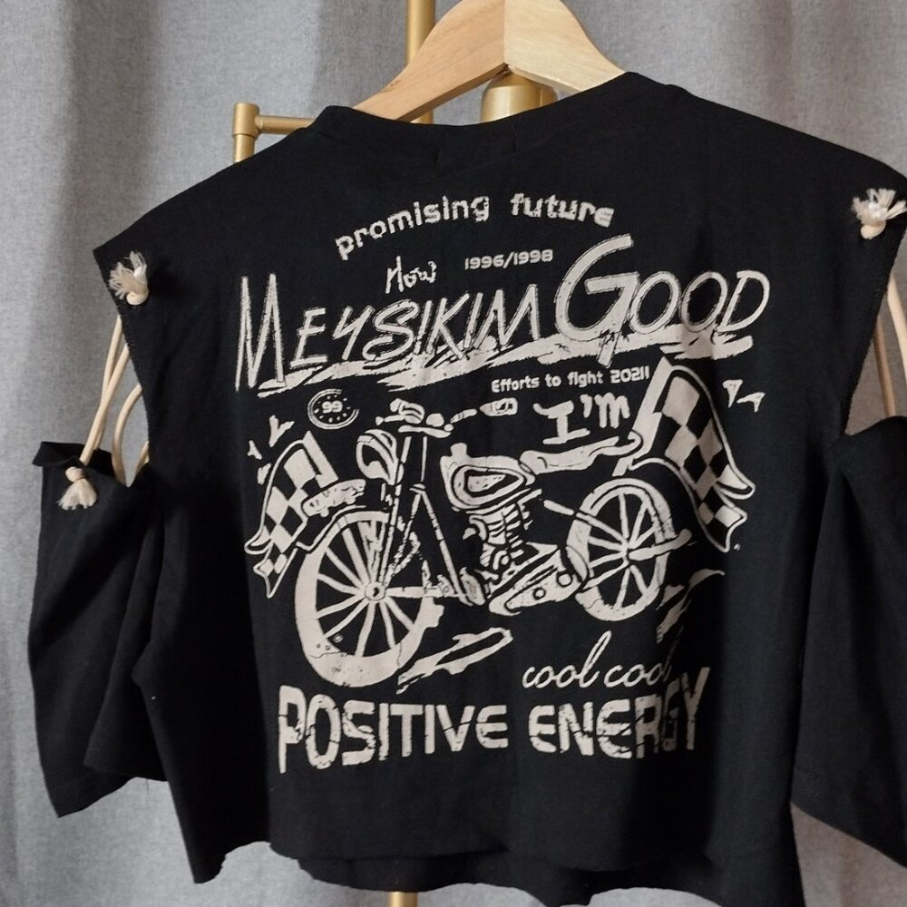 MeysiKim Cold Shoulder Graphic Tee  Black /One Size /Y2K - Picture 6 of 7